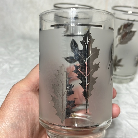 Set of 4 vintage Libbey frosted leaf tumblers 3 5.5 inches tall 1 4.5 inches - Picture 6 of 12